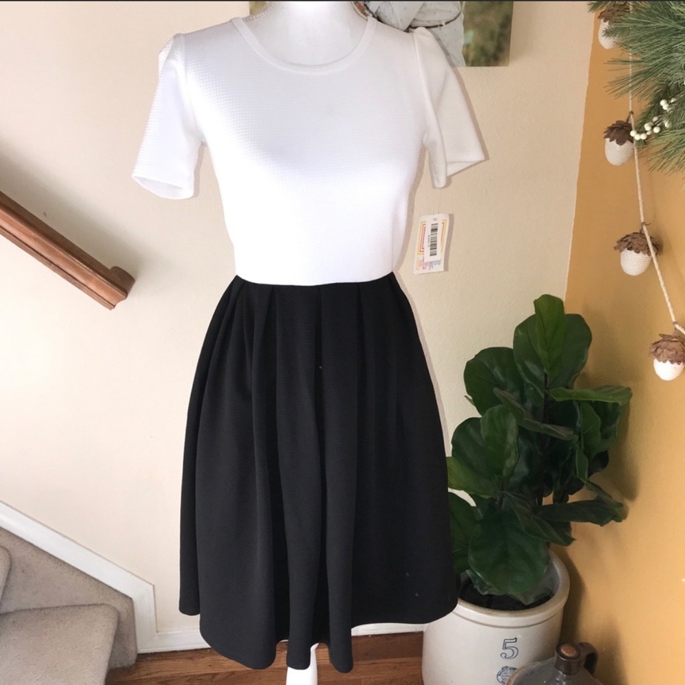 Lularoe Amelia Black And white color block dress NWT 3XL
